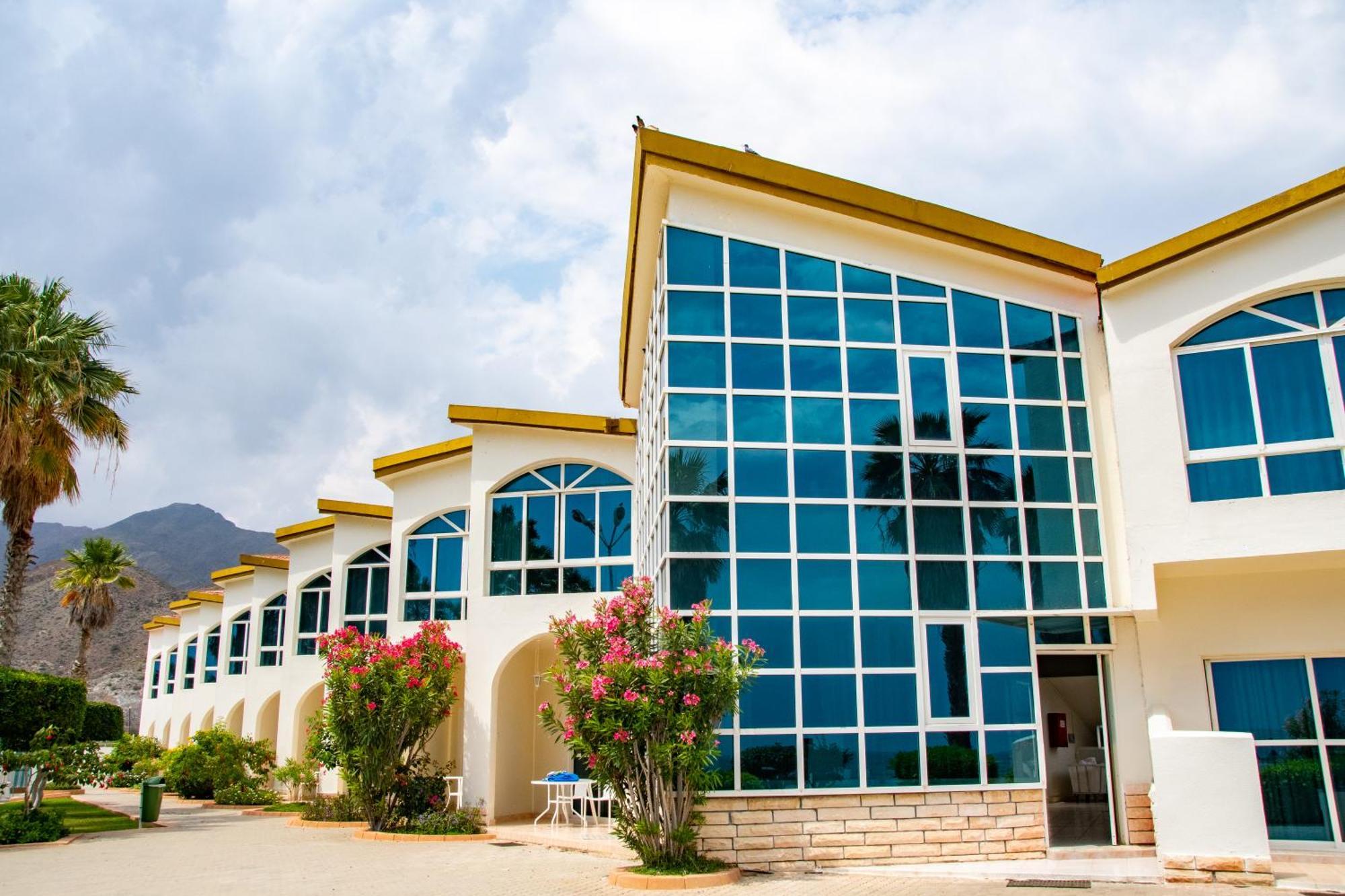 Sandy Beach Hotel & Resort Al Aqah Exterior photo