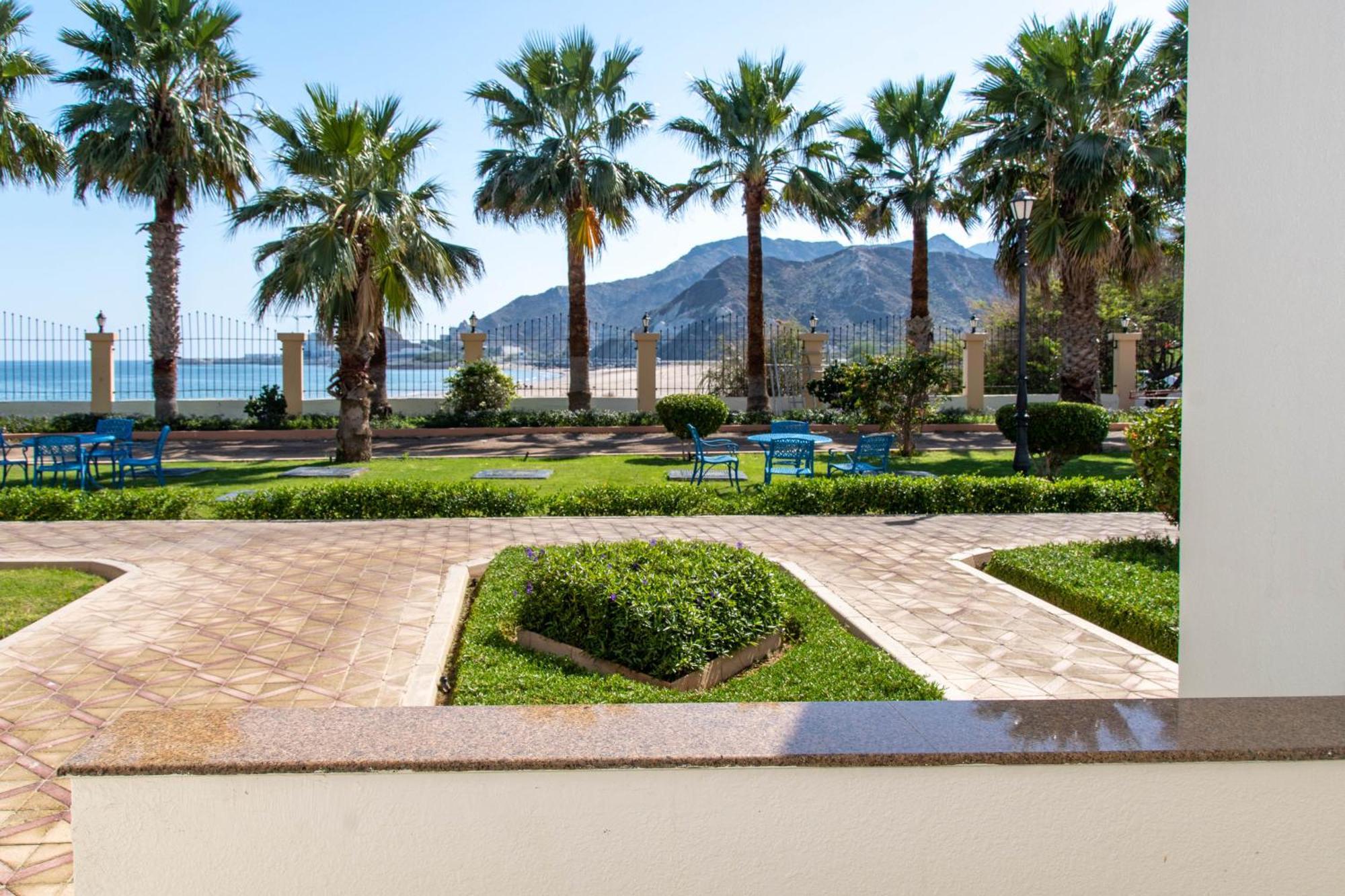 Sandy Beach Hotel & Resort Al Aqah Exterior photo