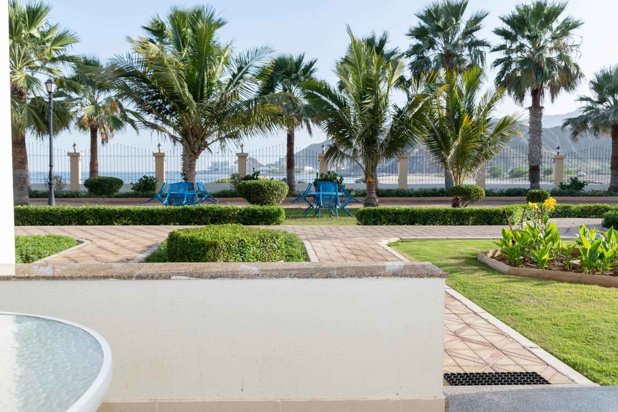 Sandy Beach Hotel & Resort Al Aqah Exterior photo
