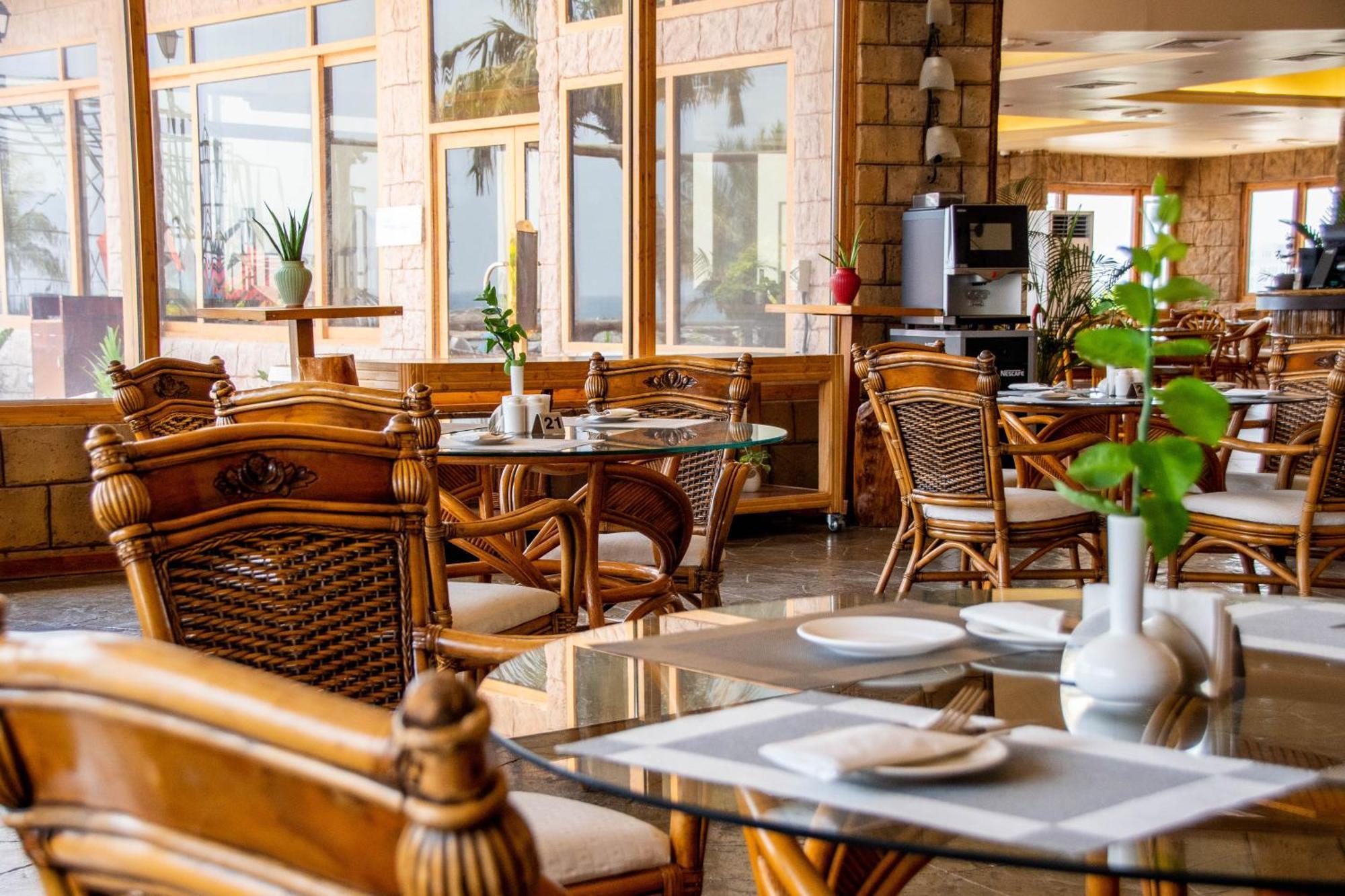 Sandy Beach Hotel & Resort Al Aqah Exterior photo