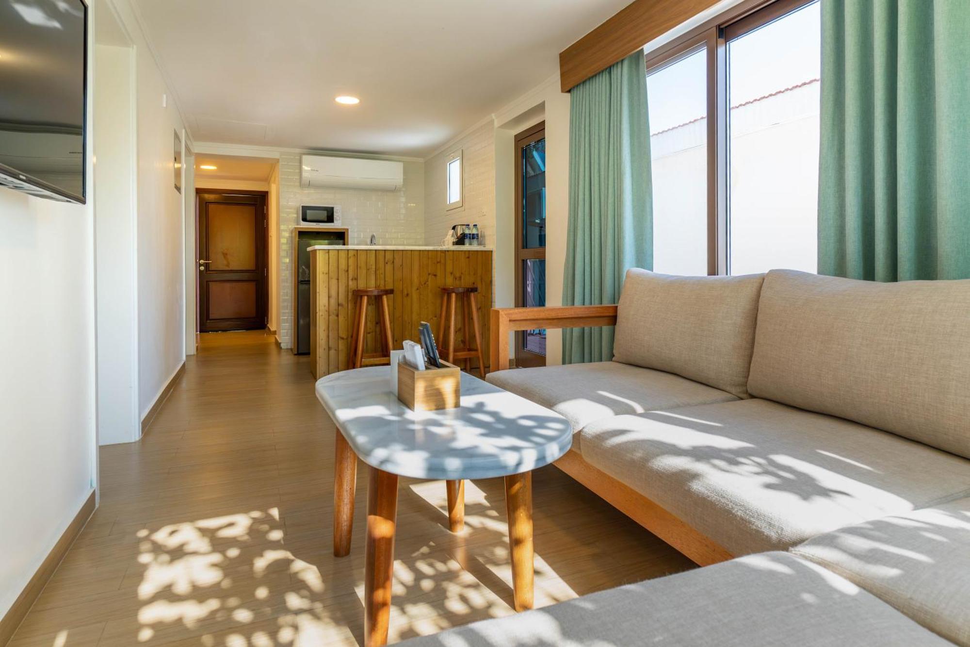 Sandy Beach Hotel & Resort Al Aqah Exterior photo